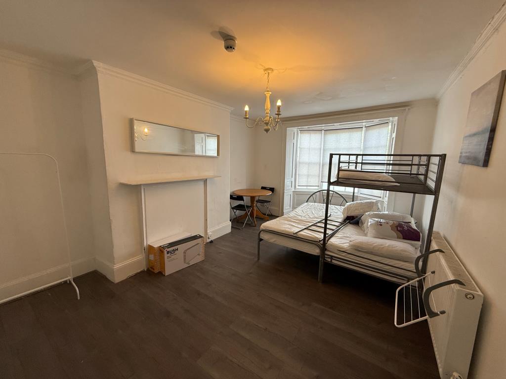 Lot: 126 - SUBSTANTIAL PERIOD PROPERTY WITH PLANNING FOR SEVEN FLATS - Bedroom seven